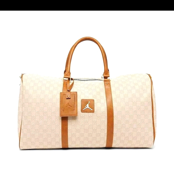 Jordan Monogram Duffle Bag (40L) Coconut 🥥 🥛 Milk - Picture 2 of 4